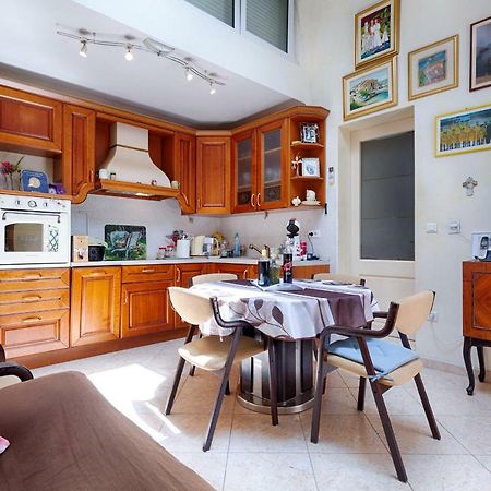 Apartments Kastelani Komiža Extérieur photo