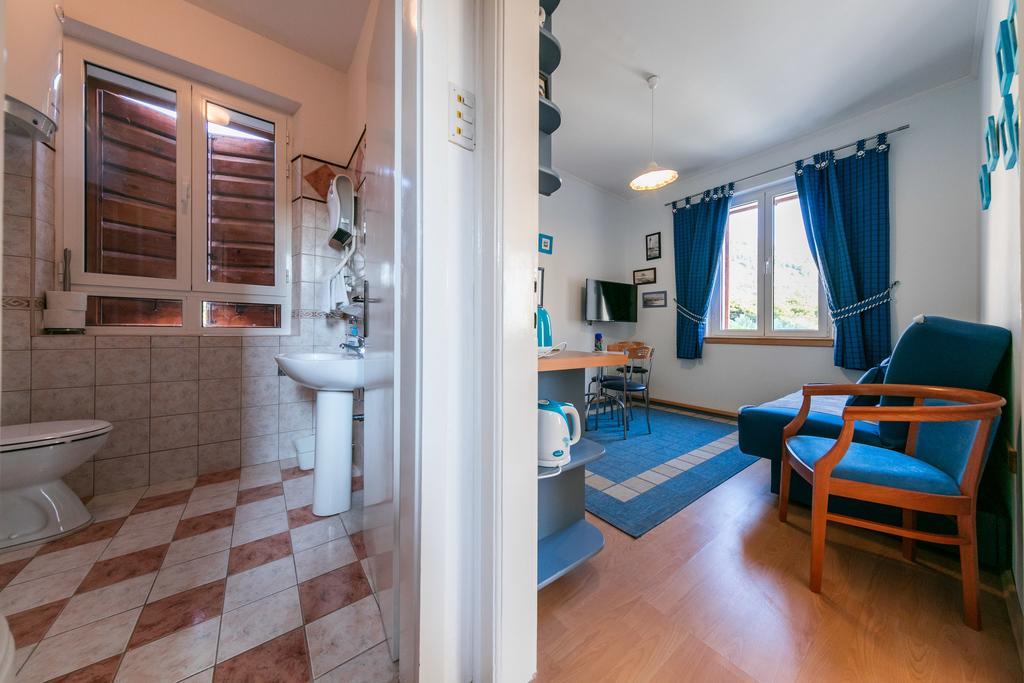 Apartments Kastelani Komiža Extérieur photo