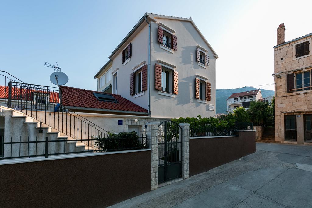 Apartments Kastelani Komiža Extérieur photo