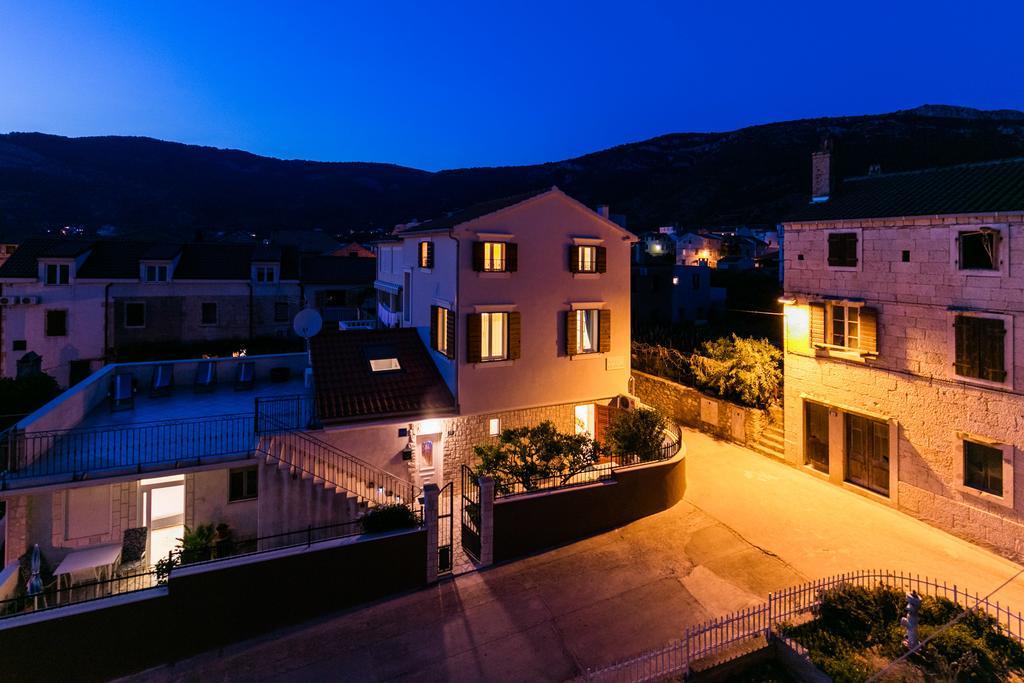 Apartments Kastelani Komiža Extérieur photo