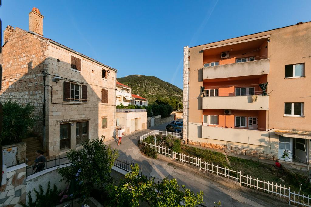 Apartments Kastelani Komiža Extérieur photo